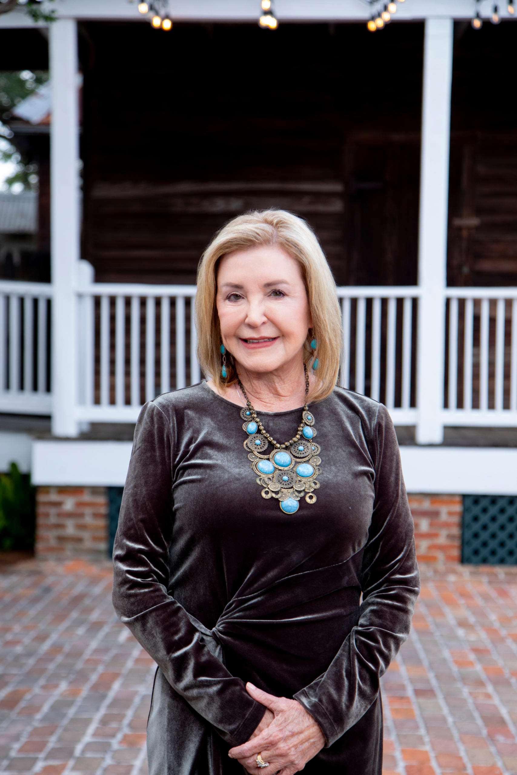 Headshot of RHONDA LAMENDOLA